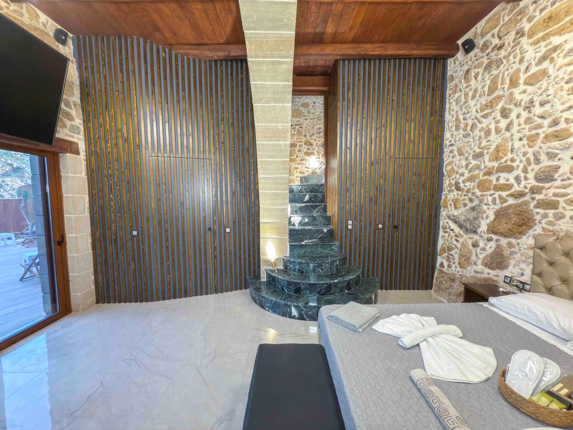 Heated Private Ozone Salt Pool, Jacuzzi, Cinema Inside & Outside, Ping Pong, Billiard, Ps5, Playground, Giant Chess, Giant Monopoly, Table Football, 3X Surround Sound - Villa Rokka Luxe Kíssamos Extérieur photo