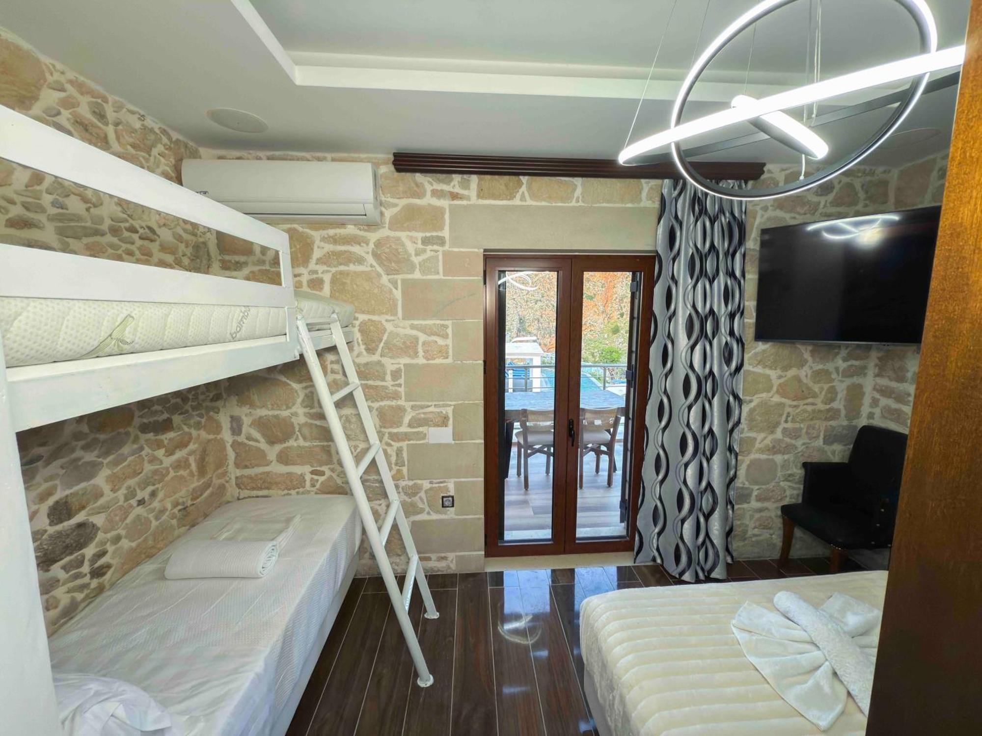 Heated Private Ozone Salt Pool, Jacuzzi, Cinema Inside & Outside, Ping Pong, Billiard, Ps5, Playground, Giant Chess, Giant Monopoly, Table Football, 3X Surround Sound - Villa Rokka Luxe Kíssamos Extérieur photo